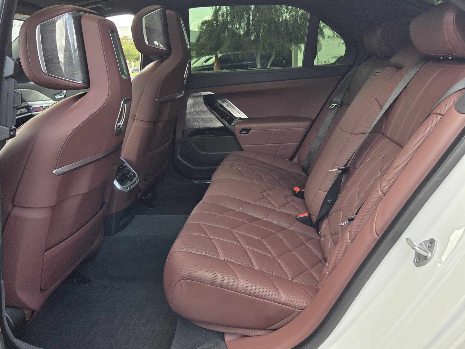 Certified 2025 BMW i7 xDrive60 AWD/4WD image 11