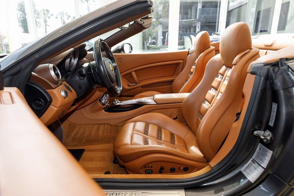 Used 2010 Ferrari California image 25