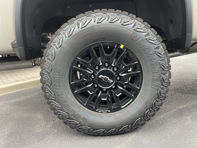 New 2026 Chevrolet Silverado 2500 ZR2 image 9