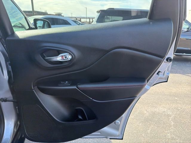 Used 2021 Jeep Cherokee Trailhawk image 36