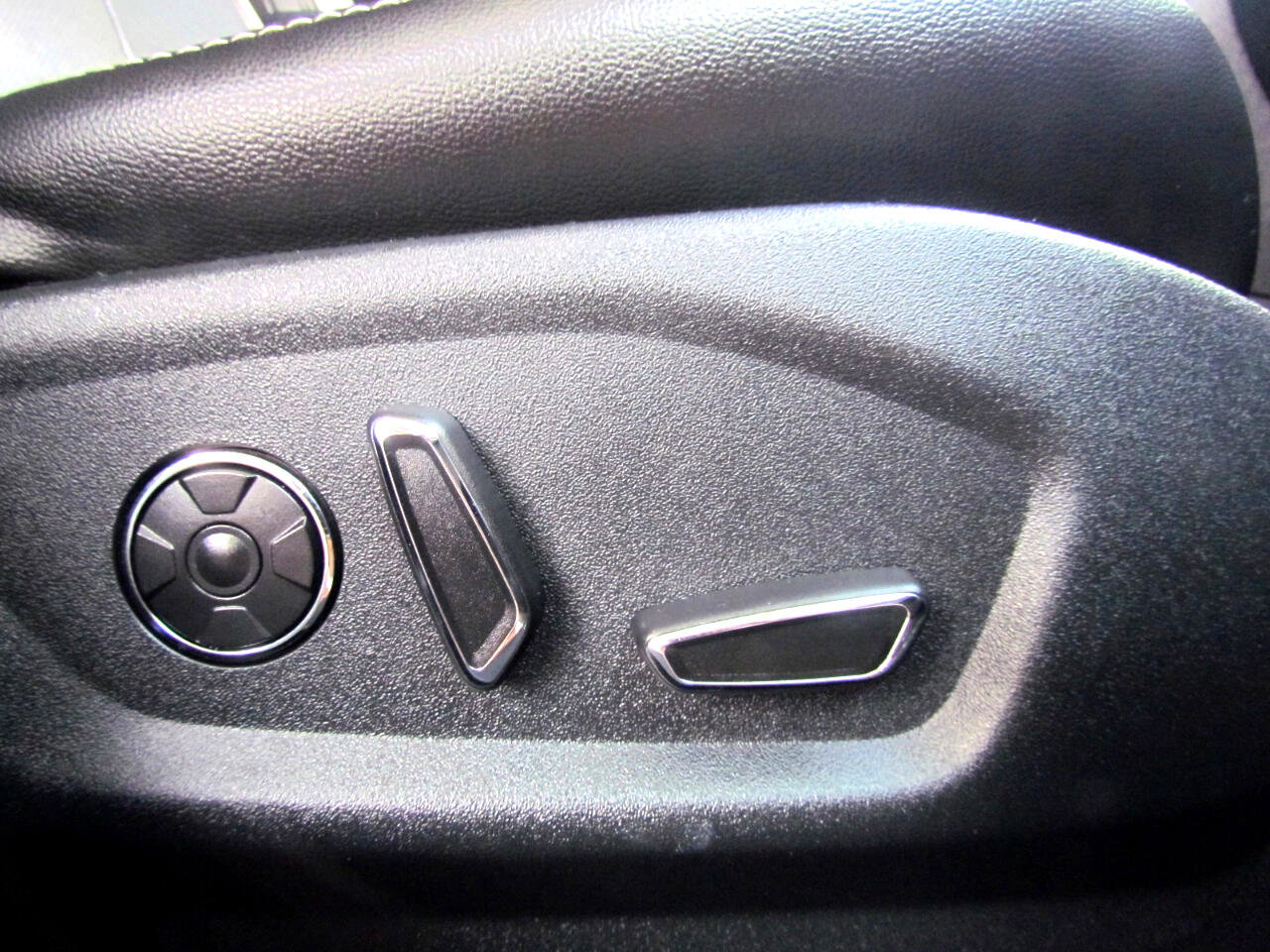 Used 2018 Ford Explorer Limited w/ Equipment Group 301A image 20