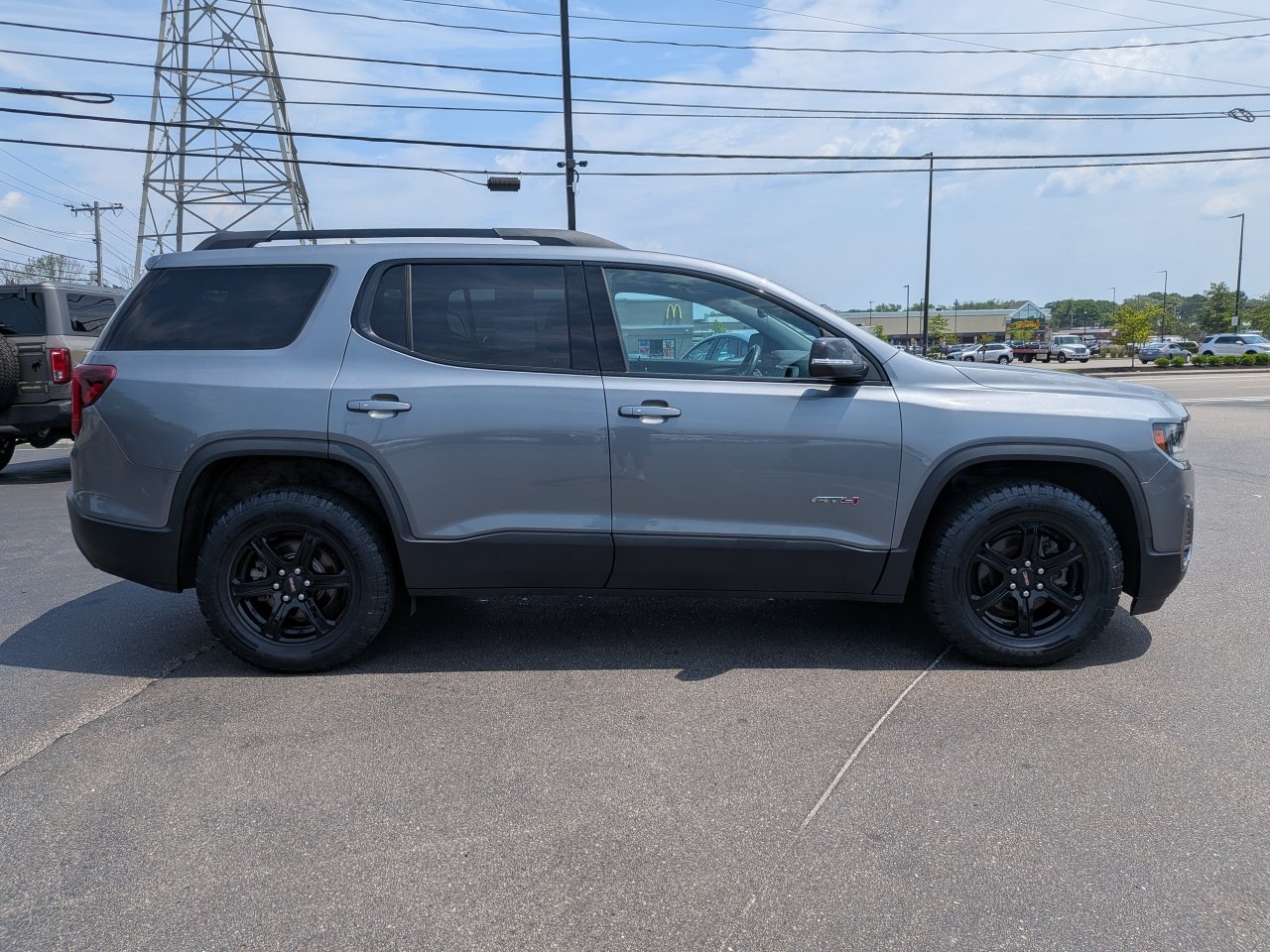 Used 2022 GMC Acadia AT4 w/ Preferred Package AWD/4WD image 3