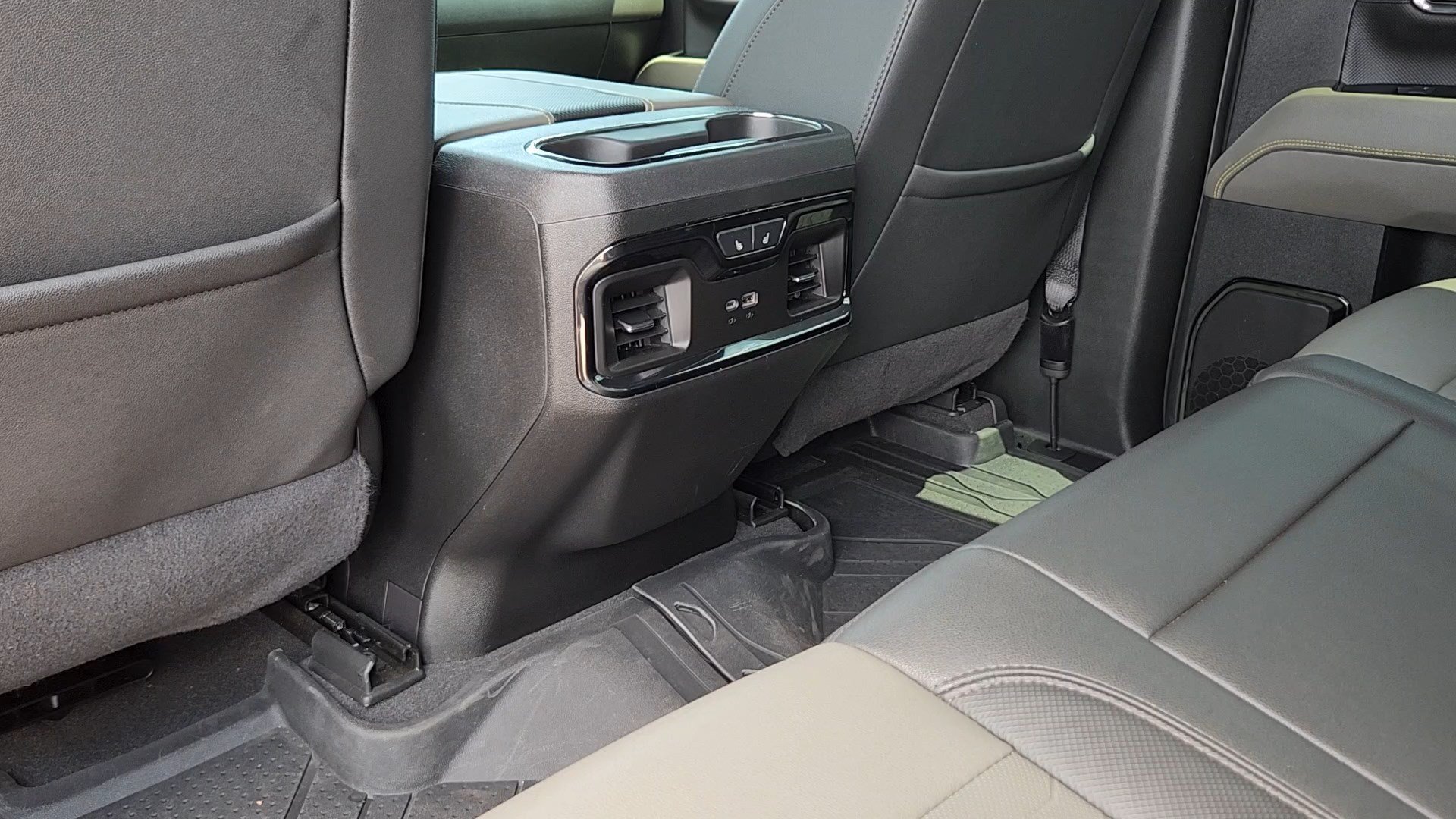 Used 2024 Chevrolet Silverado 2500 ZR2 w/ Technology Package AWD/4WD image 17