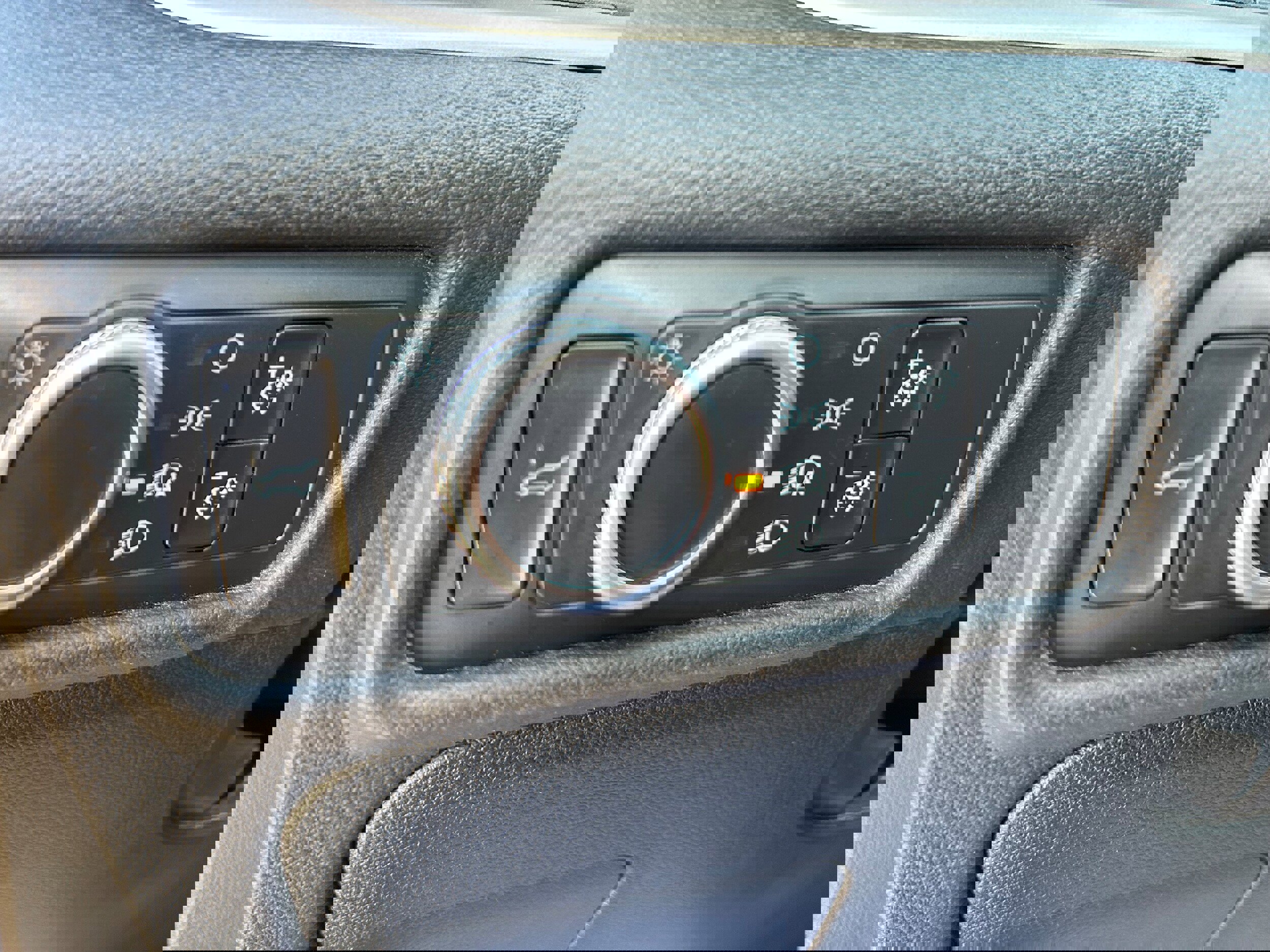 Used 2020 Ford Explorer XLT image 13