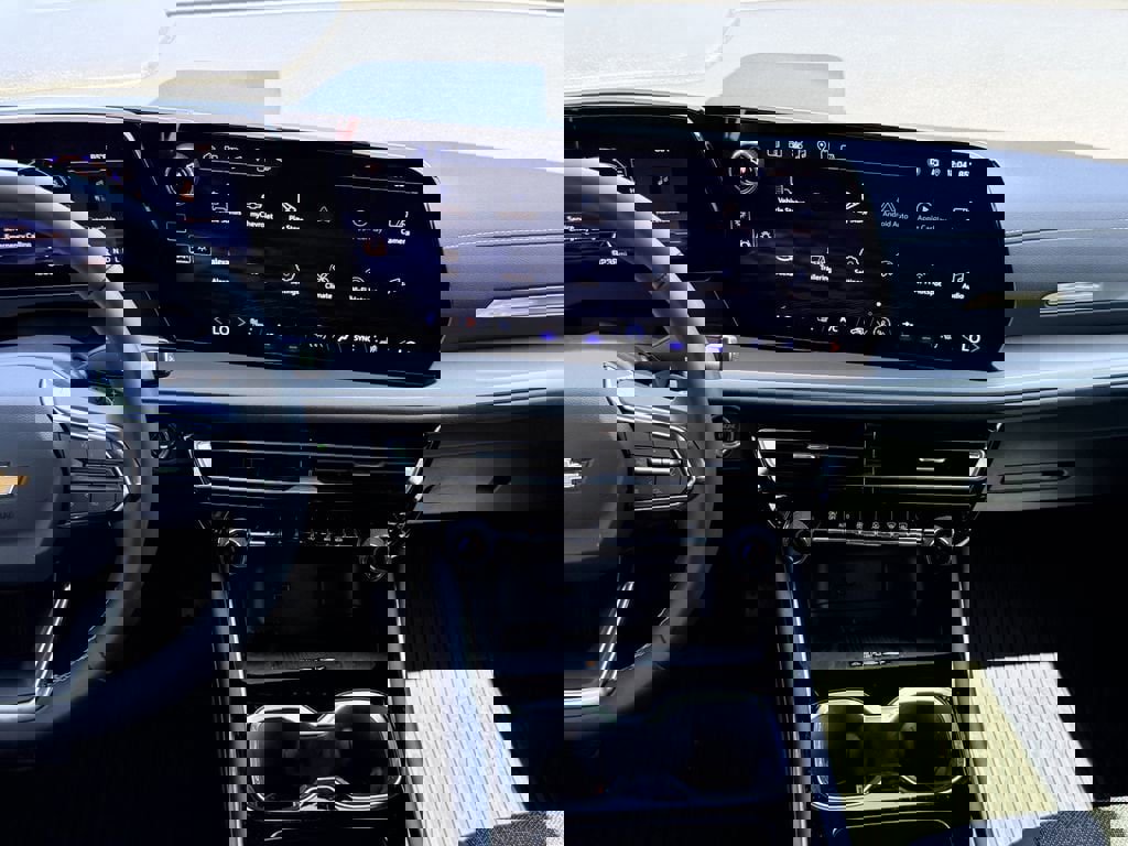 Certified 2025 Chevrolet Traverse LT w/ Driver Confidence Package image 17