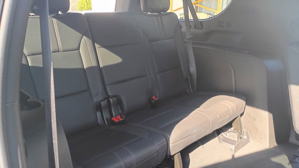Used 2022 Chevrolet Suburban RST w/ Sport Performance Package AWD/4WD image 16
