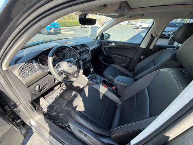 Certified 2021 Volkswagen Tiguan SE w/ Panoramic Sunroof Package AWD/4WD image 15