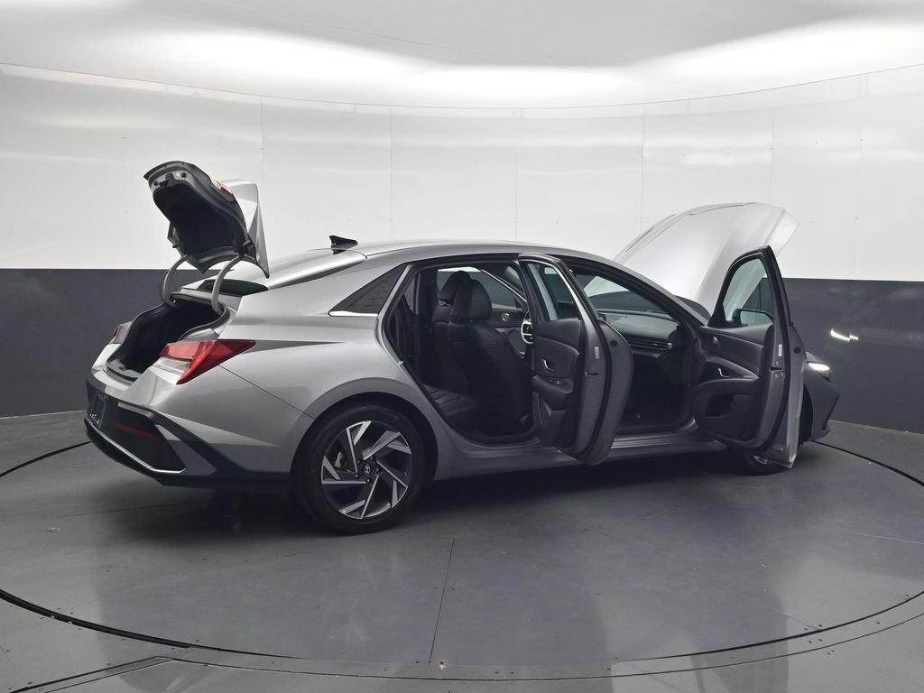 Used 2025 Hyundai Elantra Limited FWD image 38