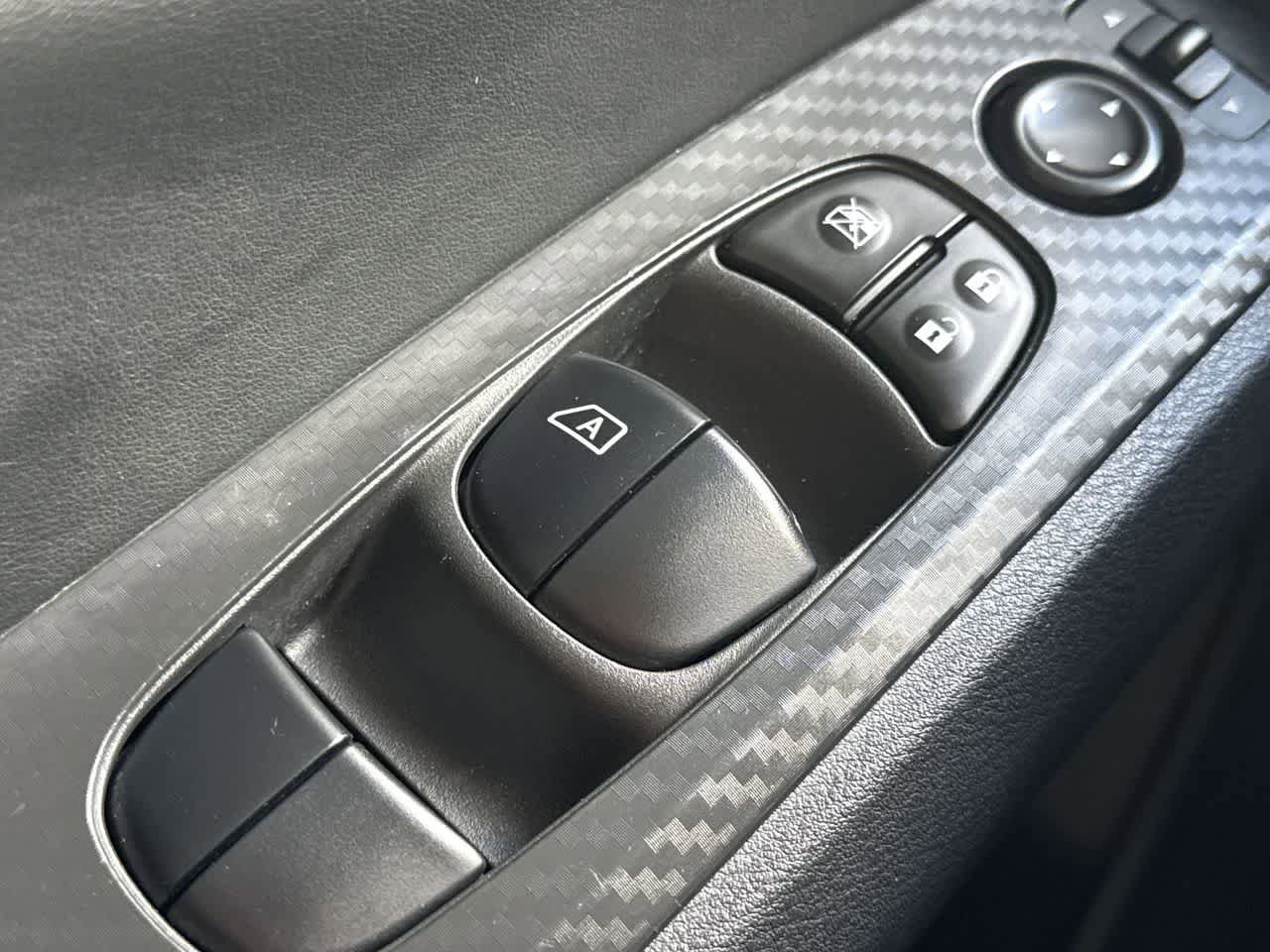 Used 2025 Nissan Altima 2.5 SV FWD image 17