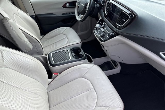 Used 2020 Chrysler Pacifica Limited image 20