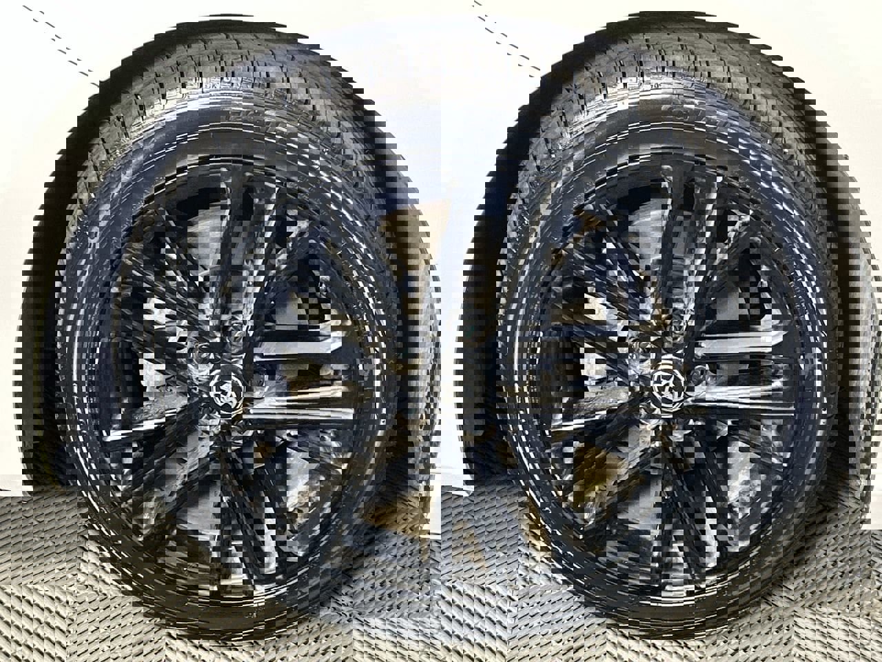 Used 2025 Toyota Camry SE image 9