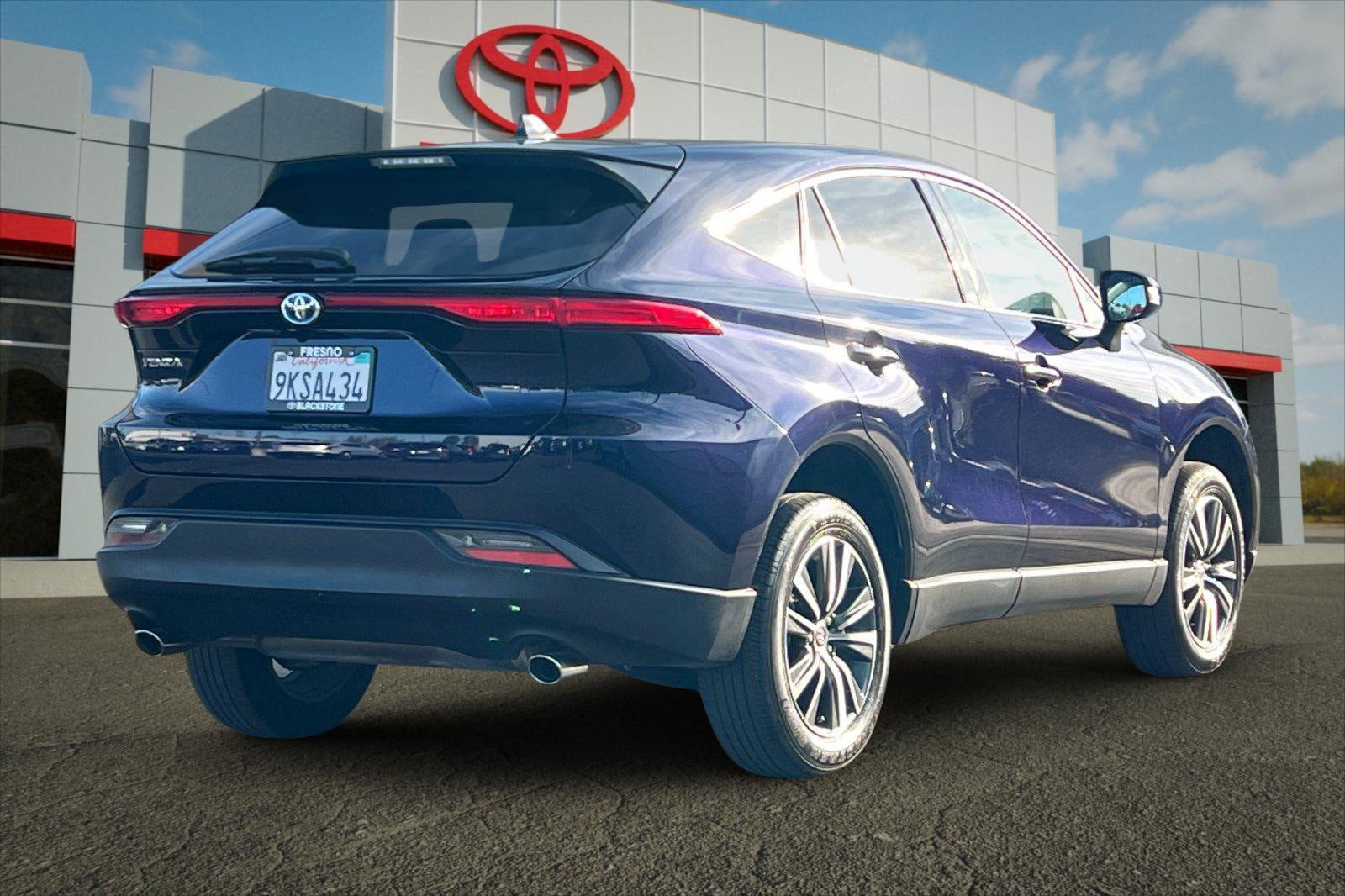 Certified 2024 Toyota Venza LE AWD/4WD image 3