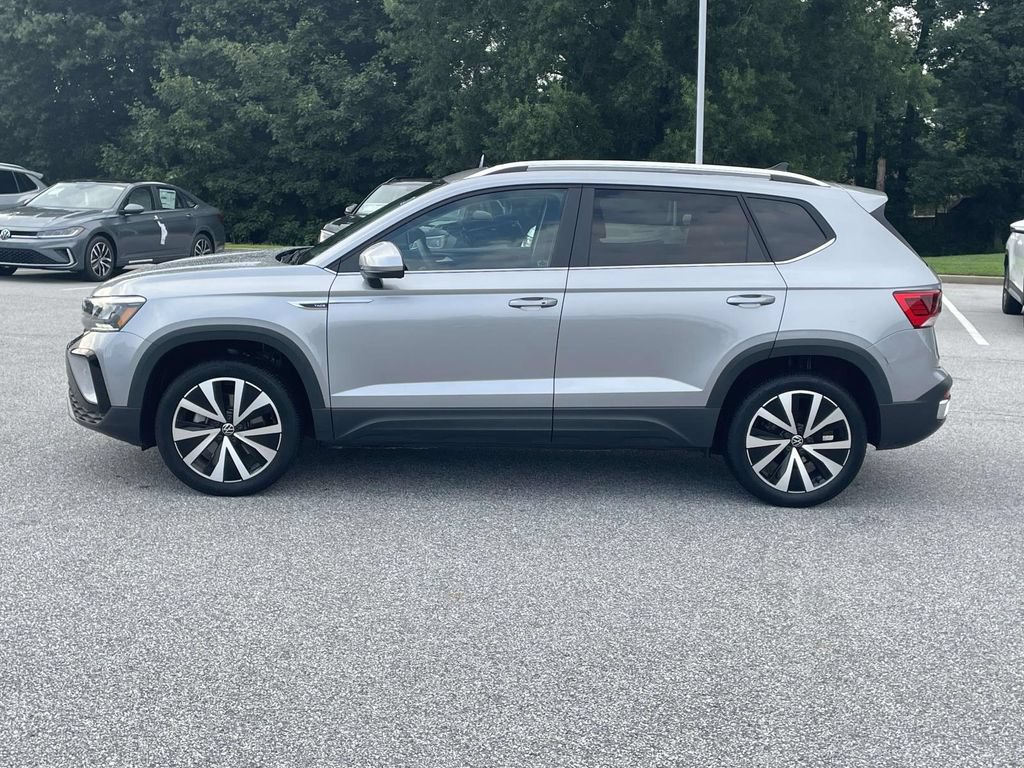 Certified 2023 Volkswagen Taos SE FWD image 5