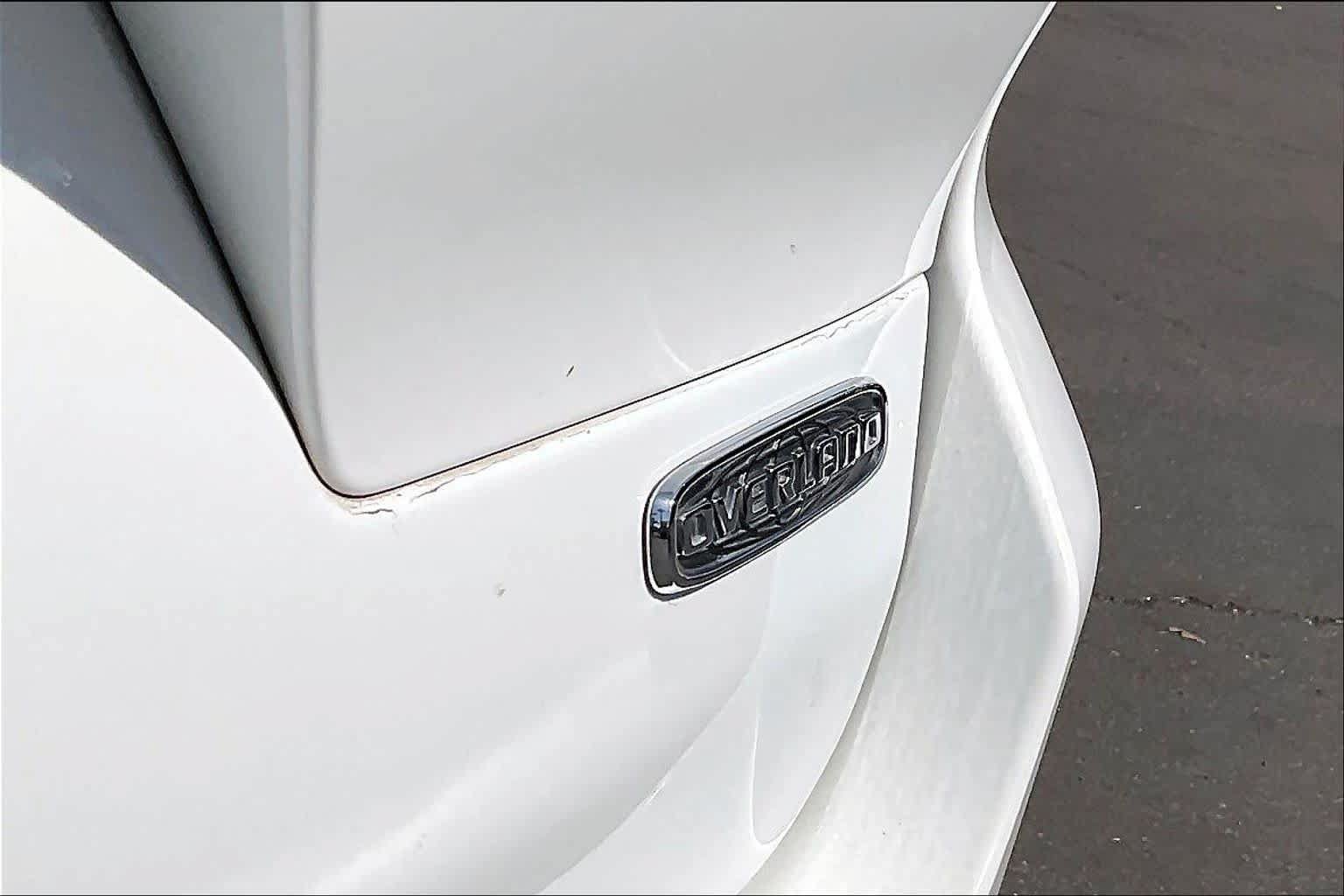 Used 2022 Jeep Grand Cherokee L Overland w/ Luxury Tech Group IV AWD/4WD image 9