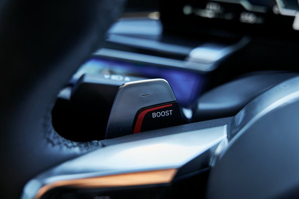 Used 2025 BMW 760i xDrive w/ Executive Package image 57