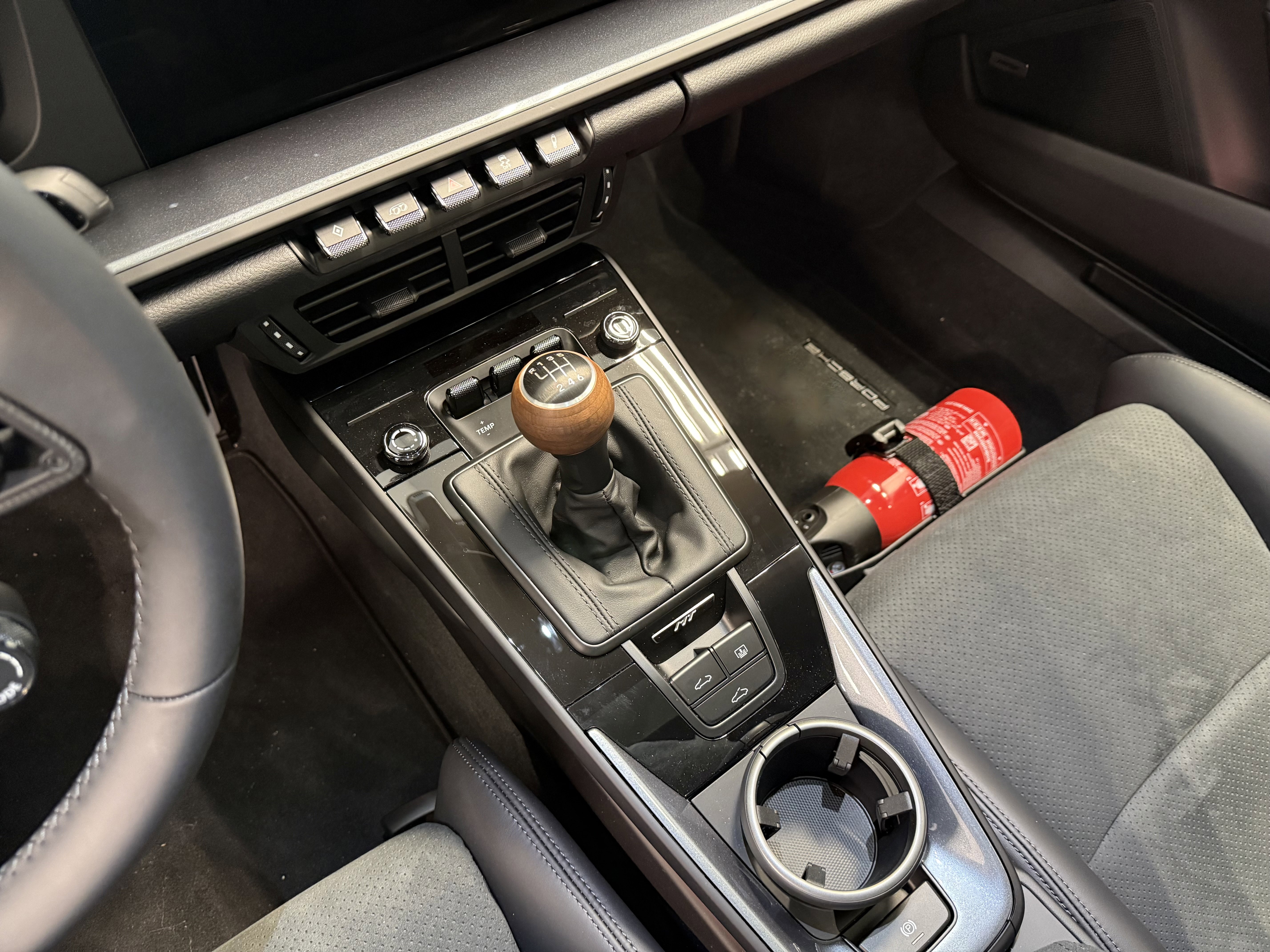 Used 2025 Porsche 911 Carrera RWD image 13