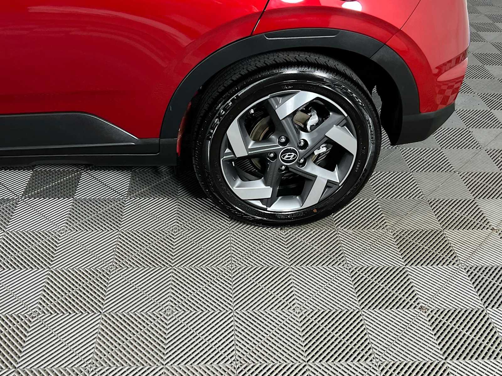 Certified 2026 Hyundai Venue SEL FWD image 31