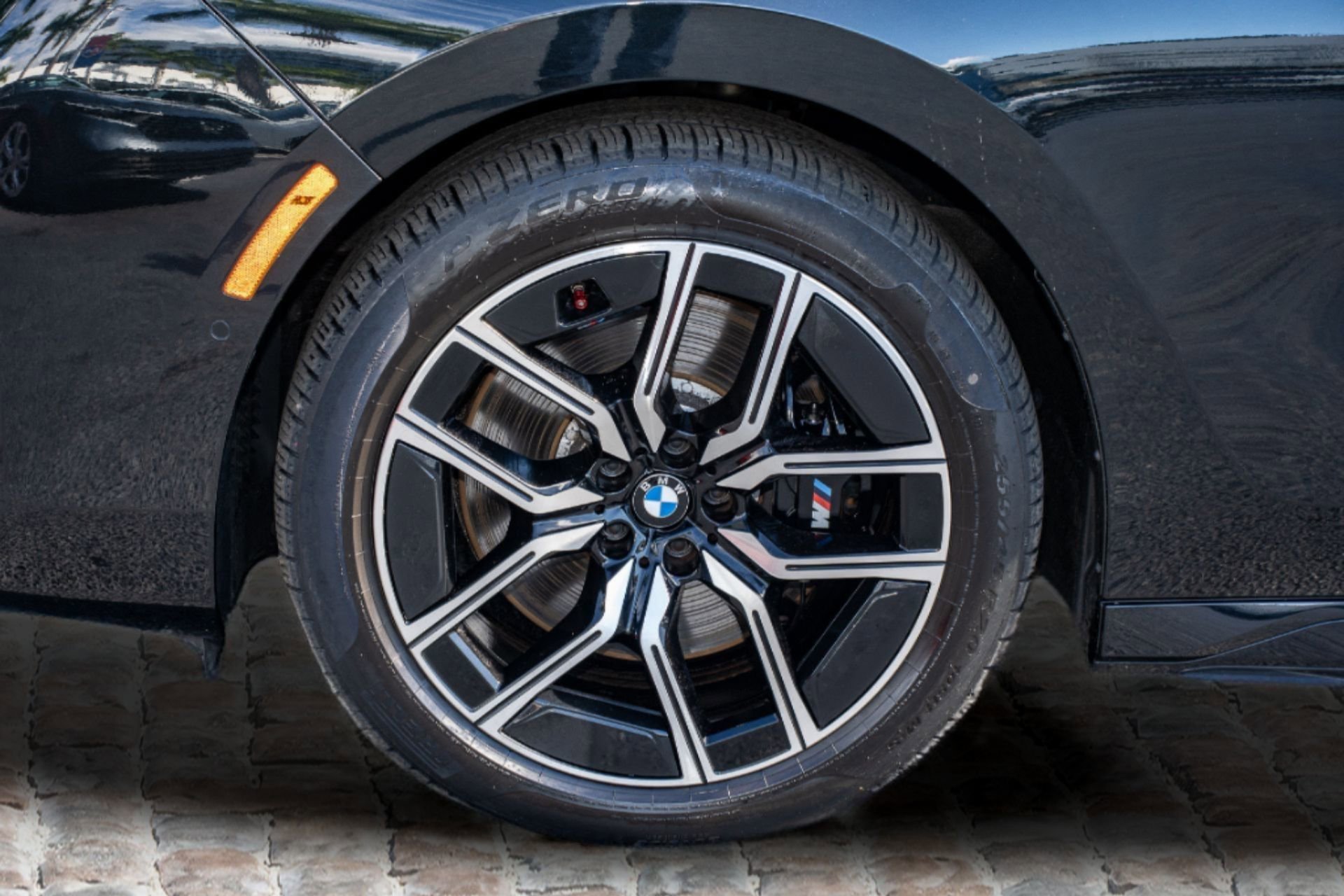 Used 2023 BMW 740i w/ Executive Package image 38