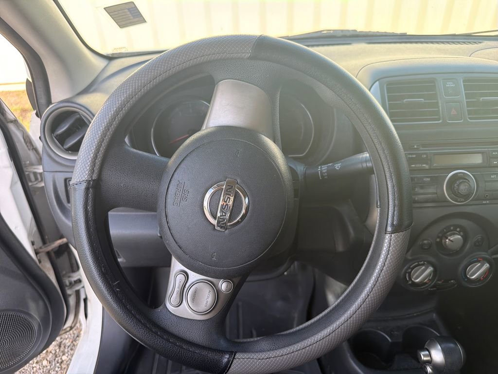 Used 2013 Nissan Versa SV FWD image 11
