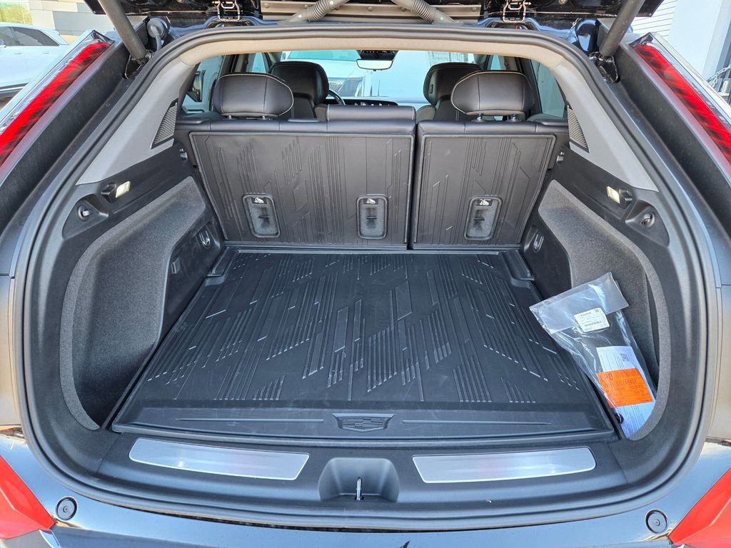 New 2025 Cadillac Optiq Sport 1 image 31