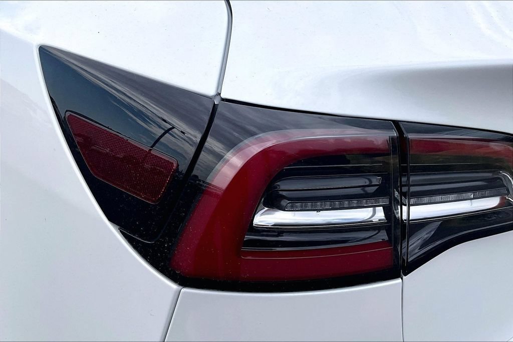 Used 2022 Tesla Model 3 Long Range AWD/4WD image 30