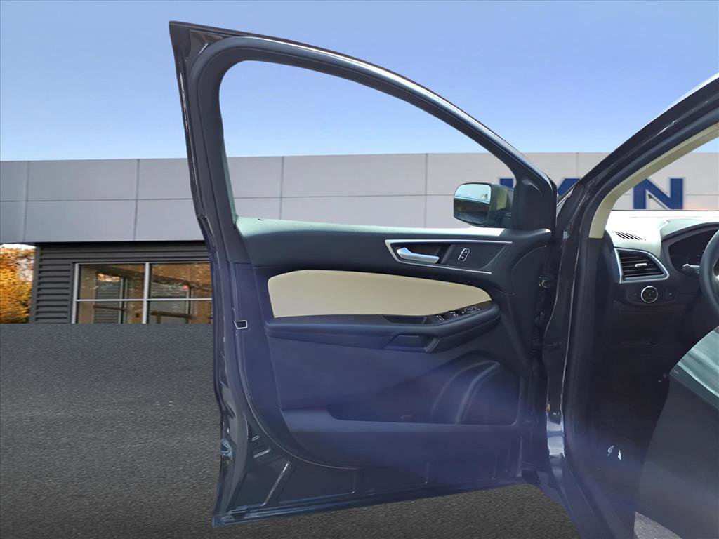 Used 2024 Ford Edge SEL w/ Class II Trailer Tow Package image 18