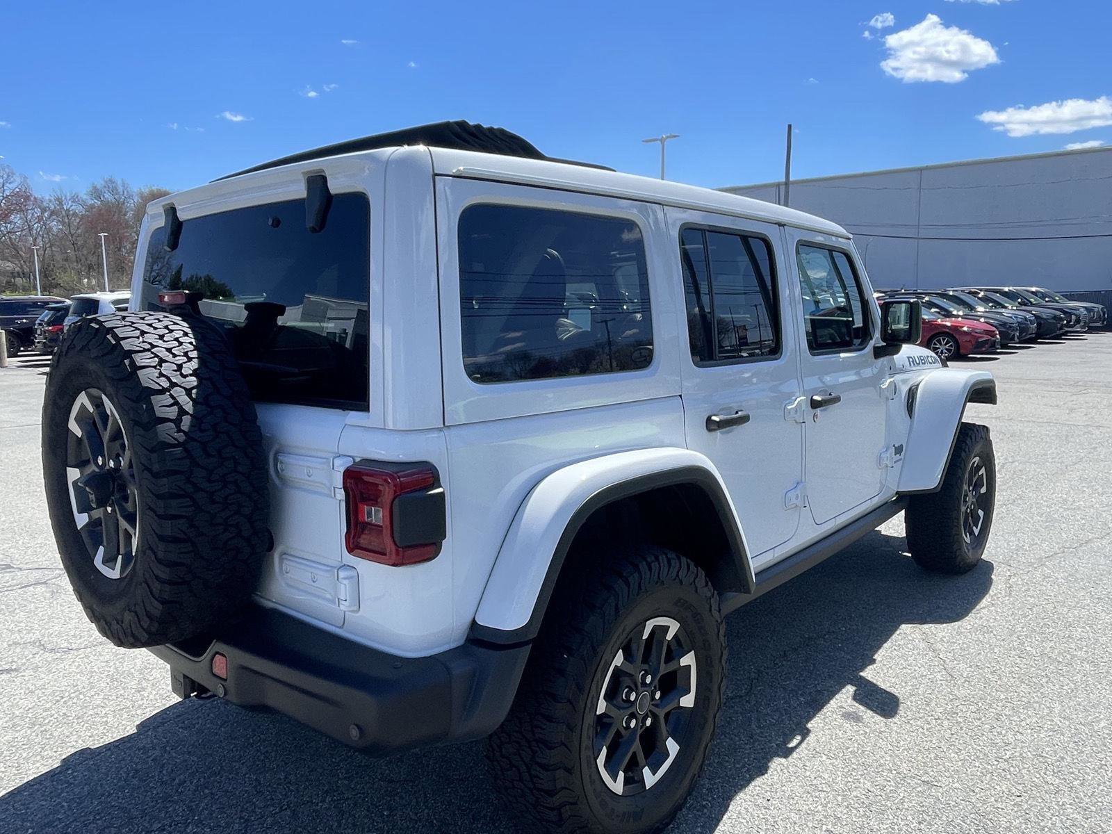 Used 2024 Jeep Wrangler Unlimited Rubicon 4xe AWD/4WD image 10
