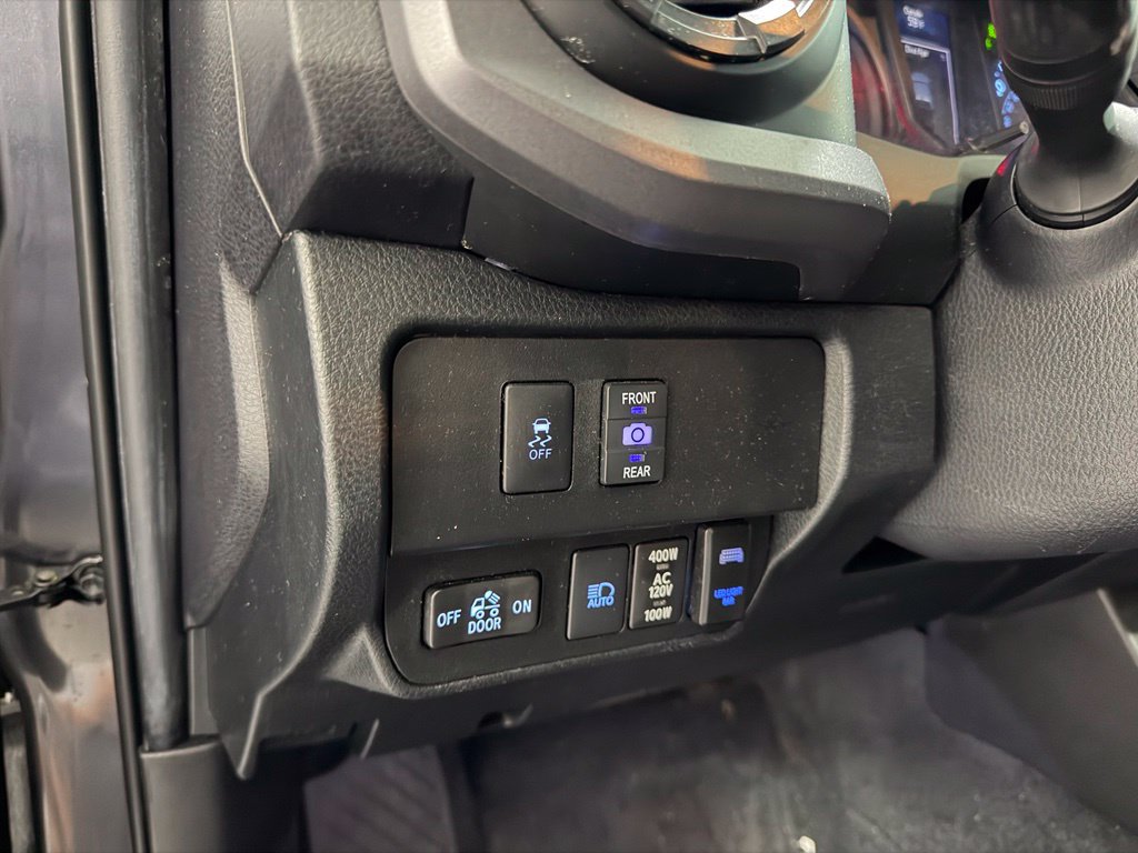 Used 2021 Toyota Tacoma TRD Sport w/ TRD Premium Sport Package AWD/4WD image 5
