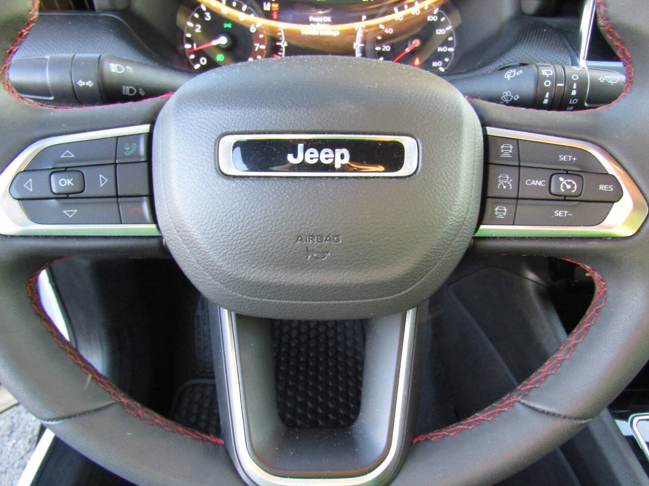 Used 2025 Jeep Compass Trailhawk AWD/4WD image 15