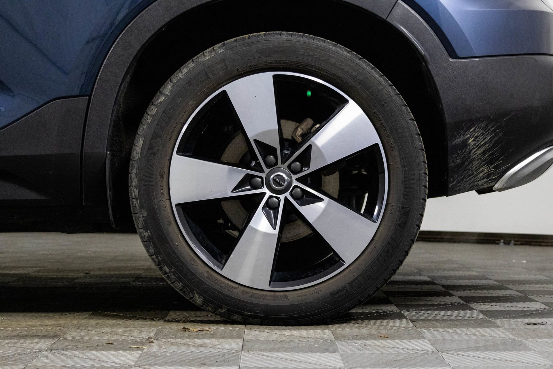 Used 2021 Volvo XC40 T5 Momentum w/ Protection Package Premier image 43