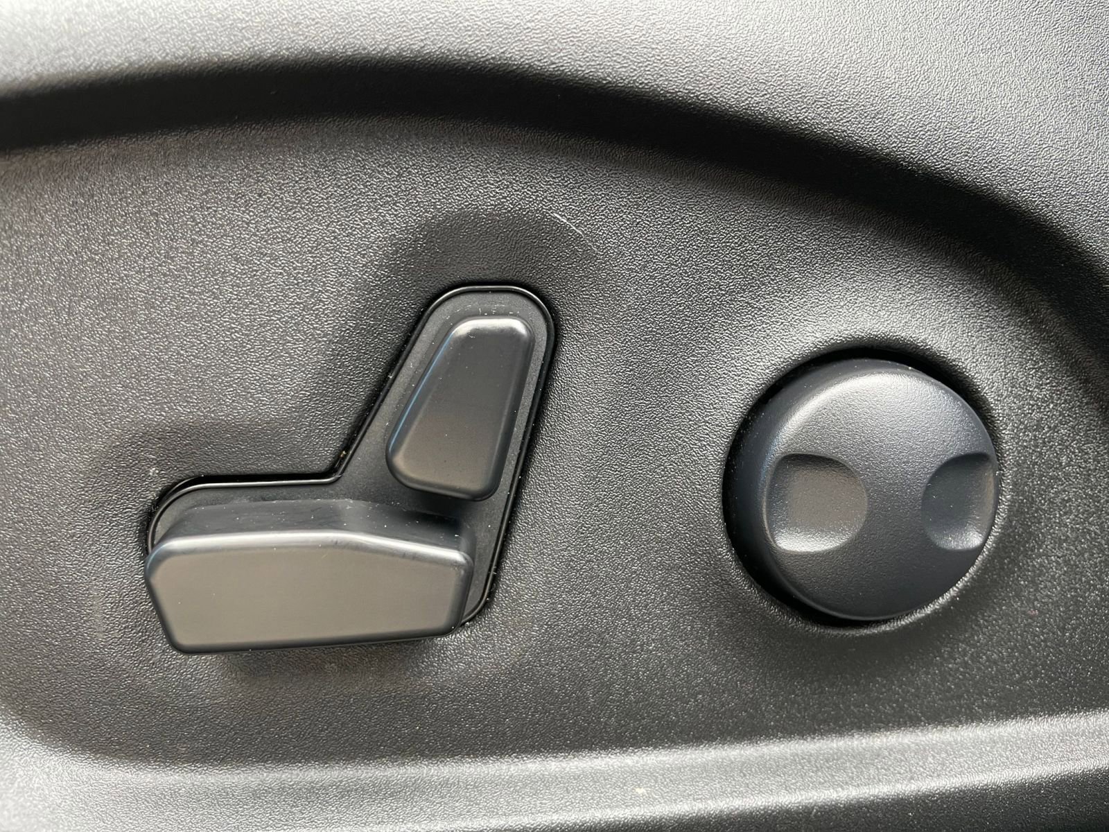 Used 2025 Jeep Compass Limited image 22