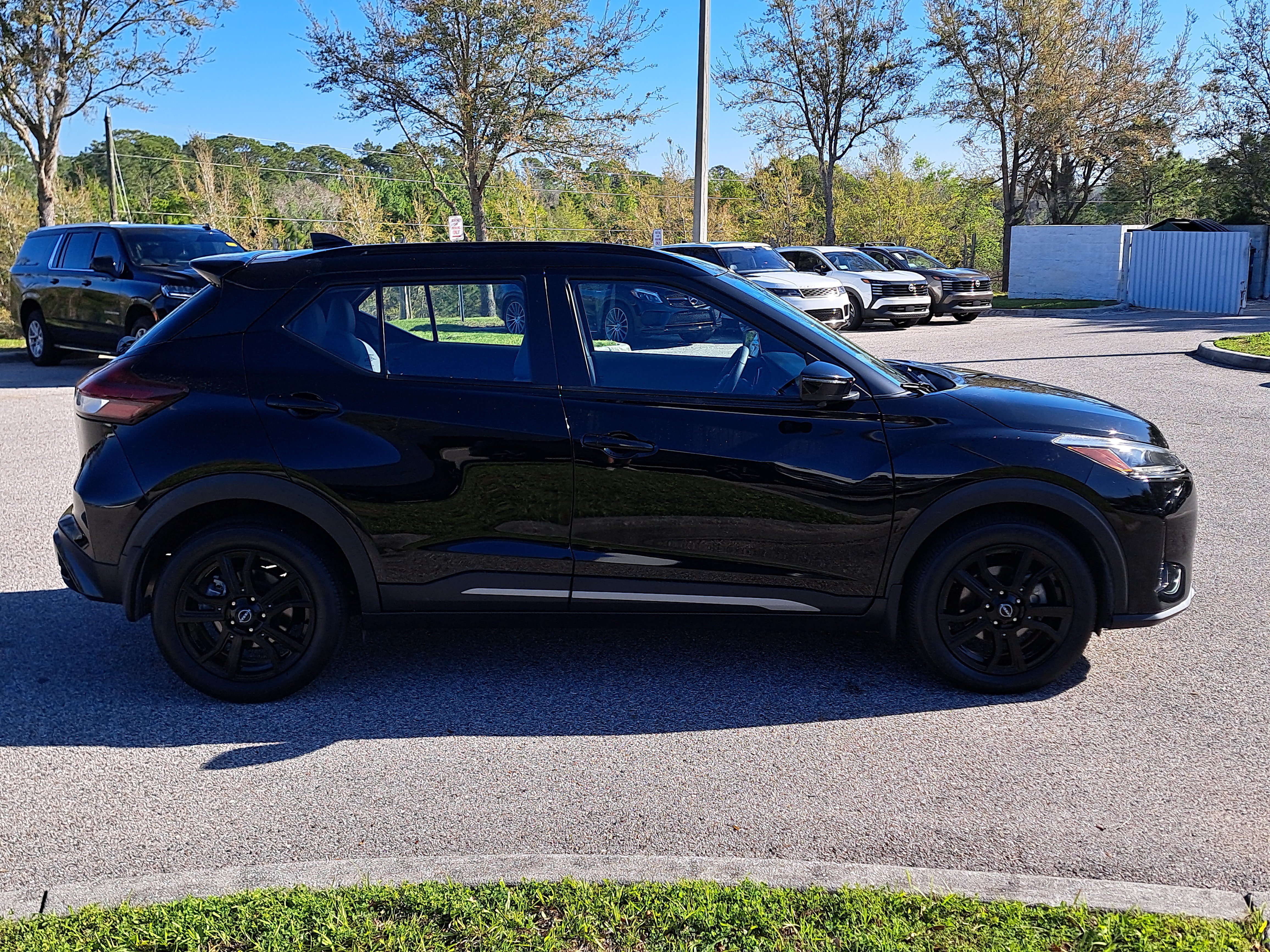Certified 2024 Nissan Kicks SR w/ SR Premium Package FWD image 4