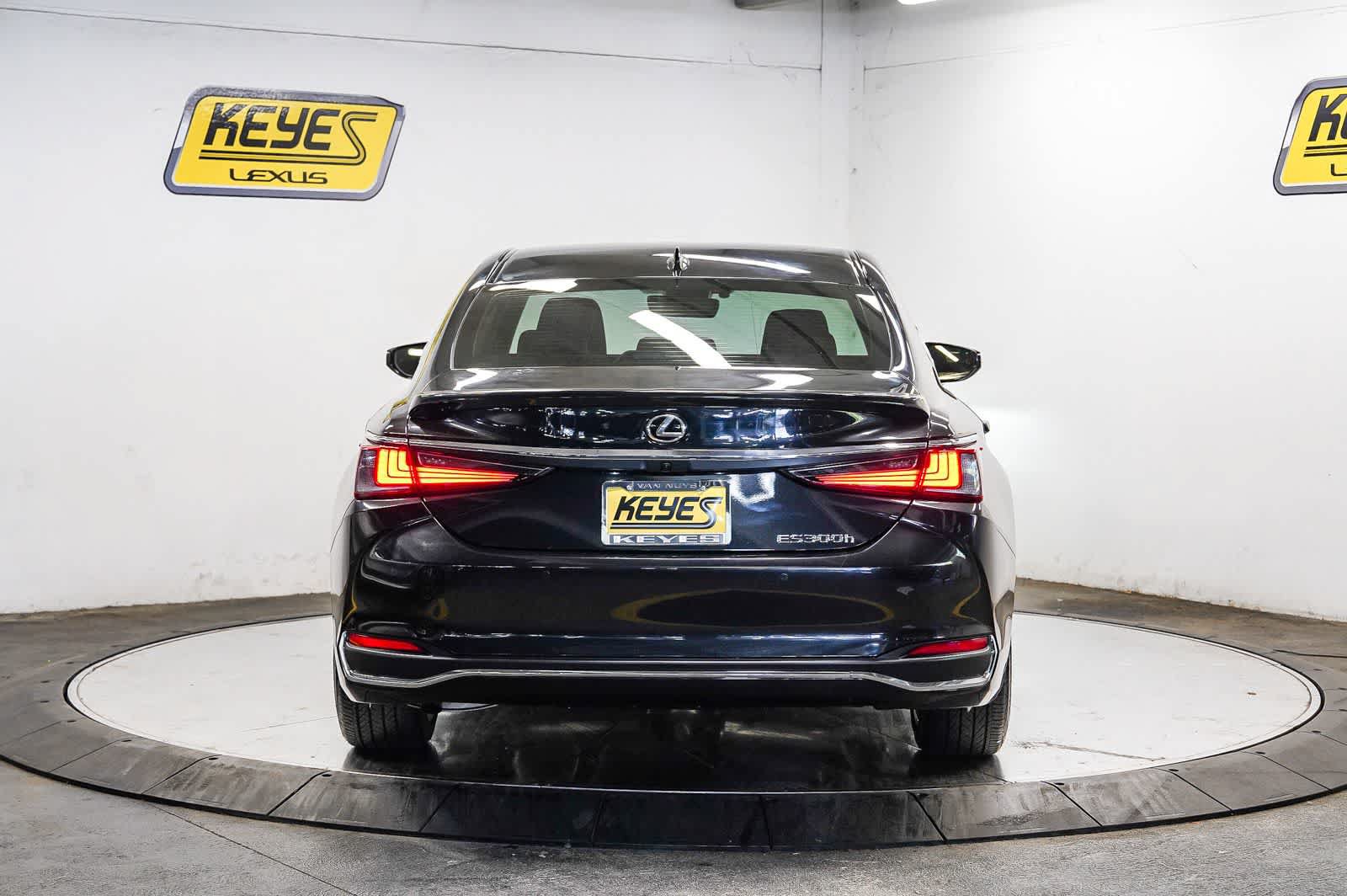 Used 2025 Lexus ES 300h w/ Accessory Package (Z2) FWD image 3