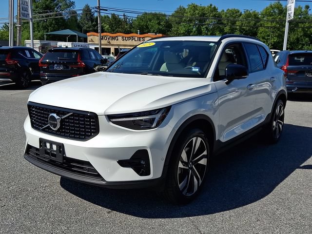 Certified 2025 Volvo XC40 B5 Ultra AWD/4WD image 3