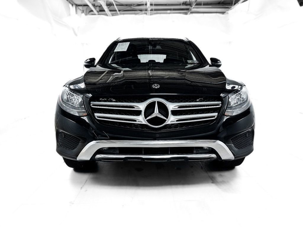 Used 2018 Mercedes-Benz GLC 300 4MATIC w/ Premium Package image 2