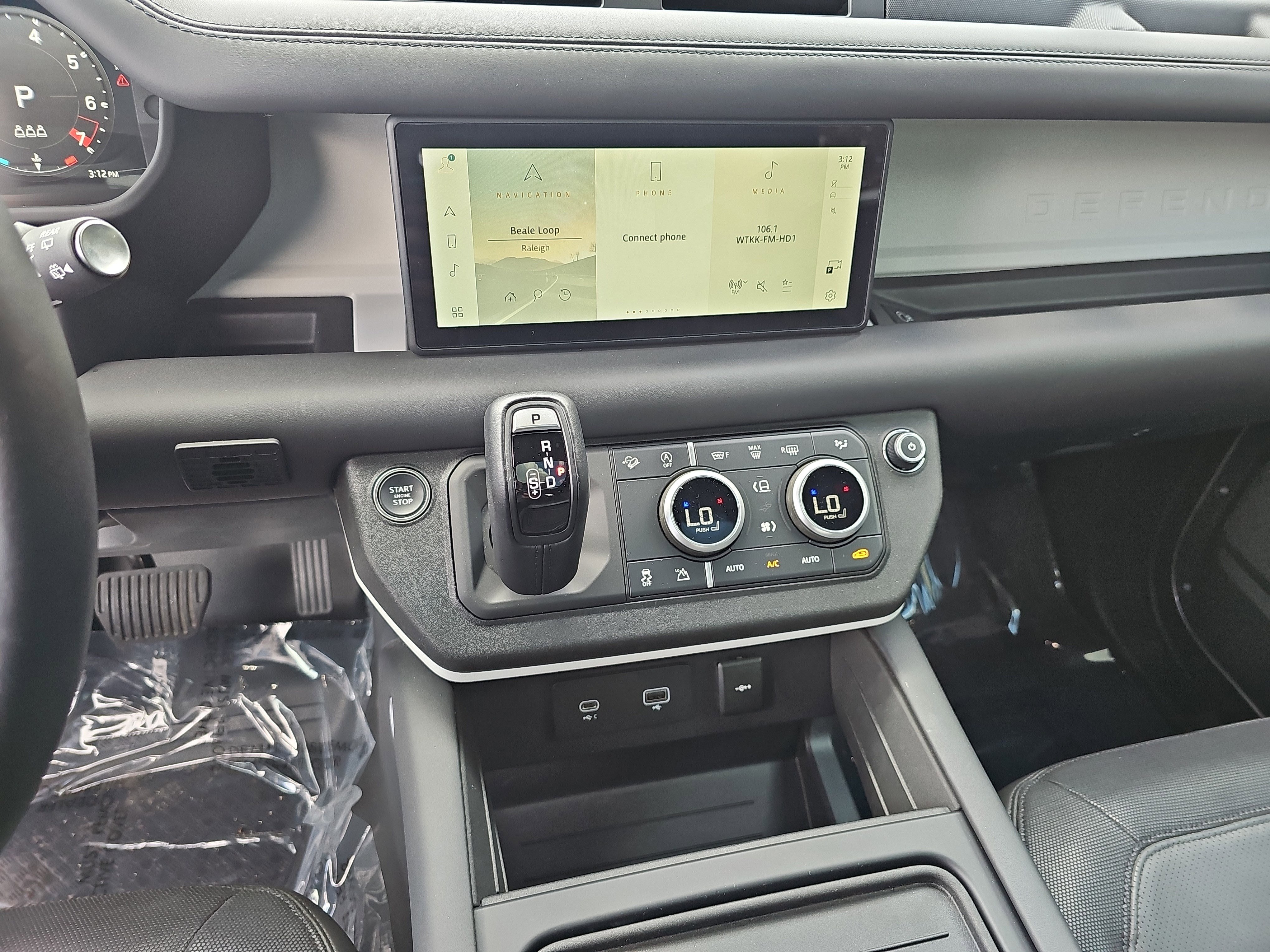 Used 2024 Land Rover Defender 110 X-Dynamic SE image 21