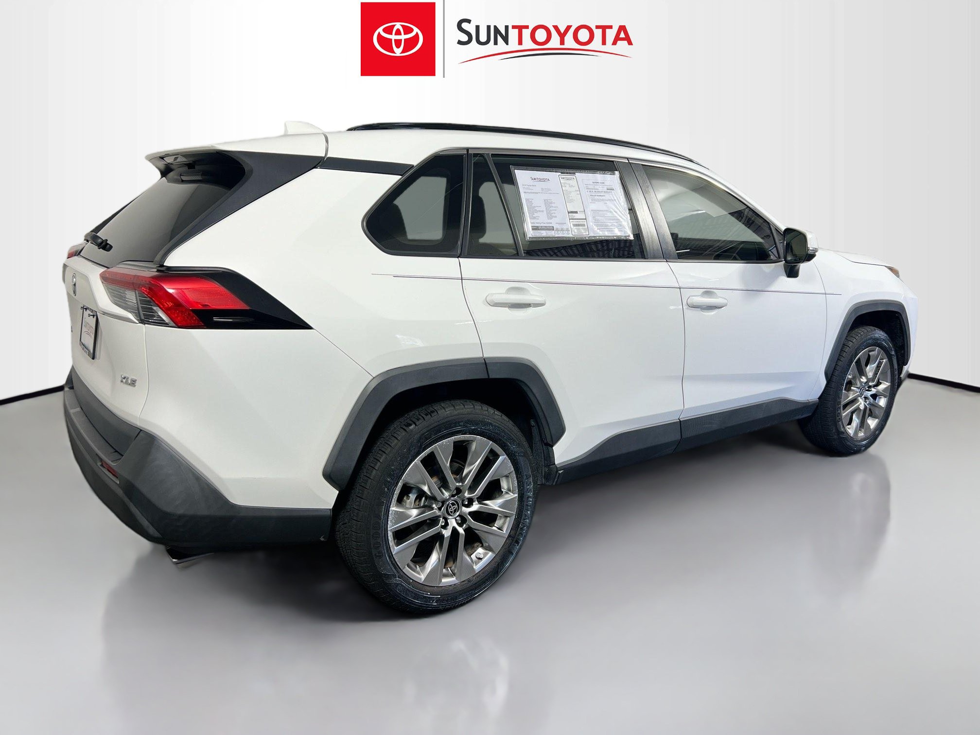 Used 2019 Toyota RAV4 XLE Premium FWD image 4