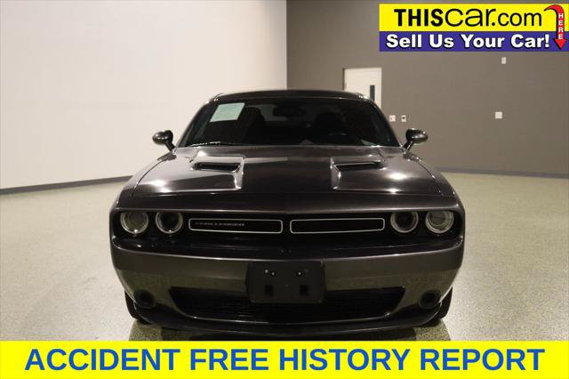 Used 2016 Dodge Challenger SXT w/ Sound Group RWD image 3