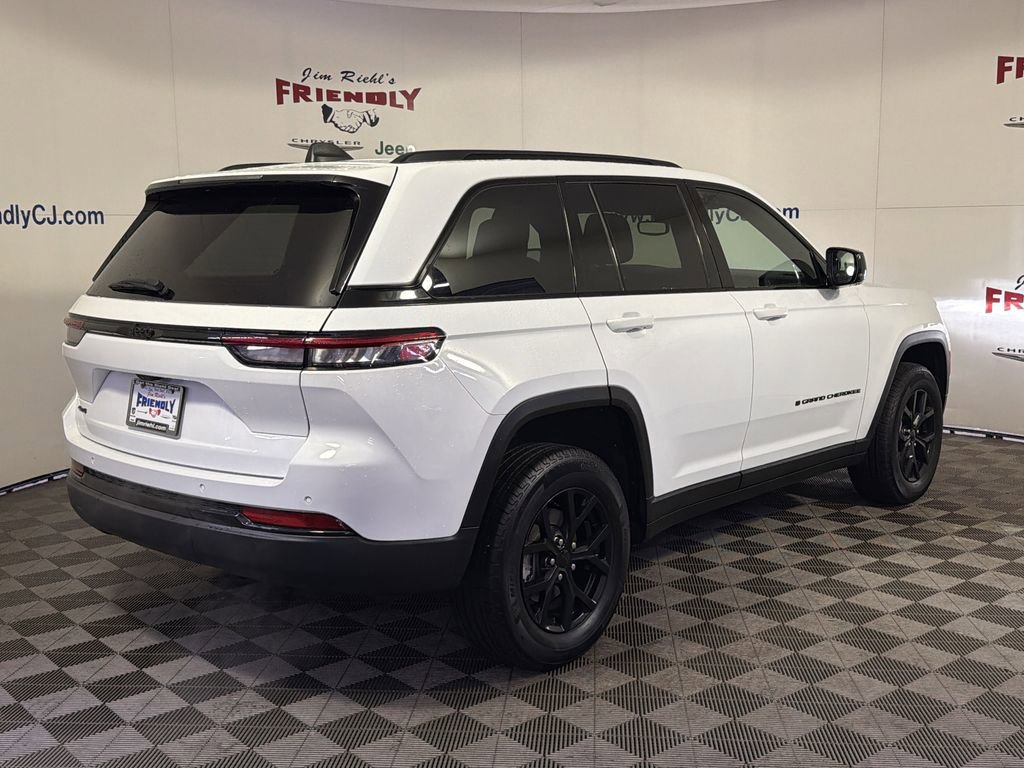 Used 2024 Jeep Grand Cherokee Altitude image 3