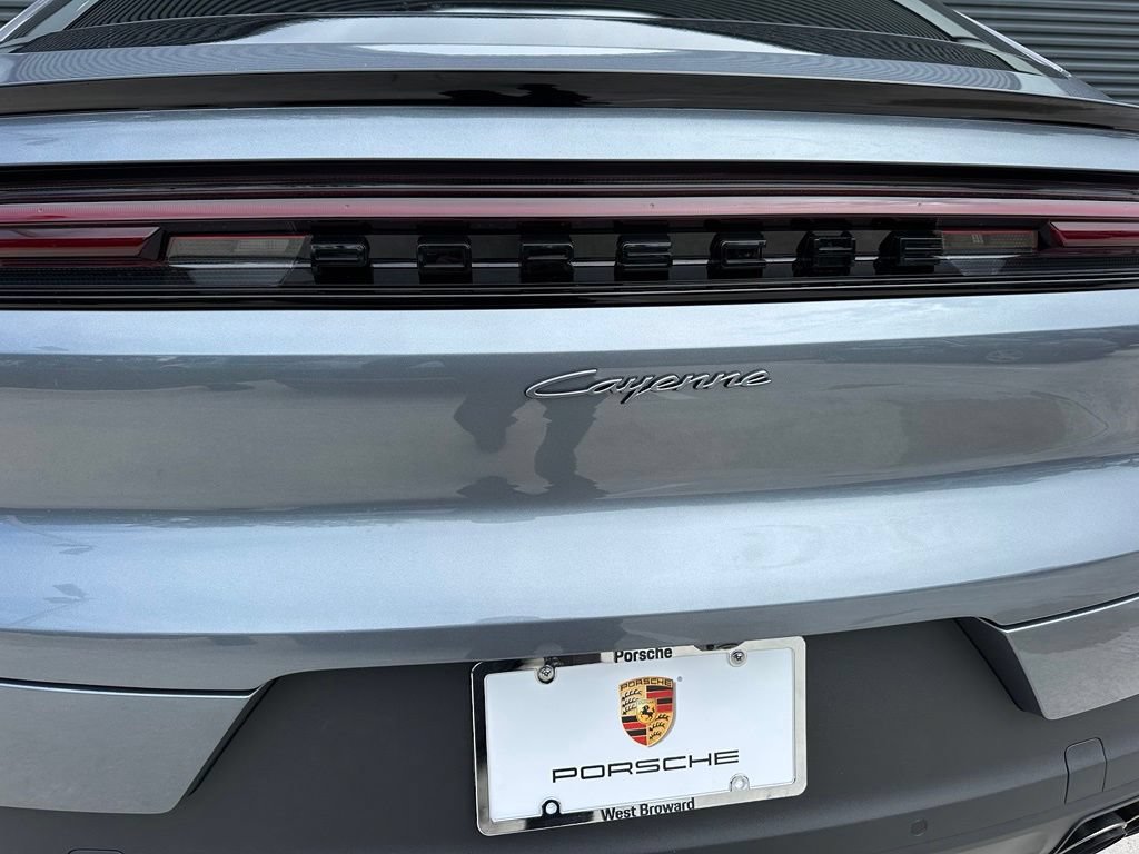 Used 2026 Porsche Cayenne E-Hybrid Coupe AWD/4WD image 14