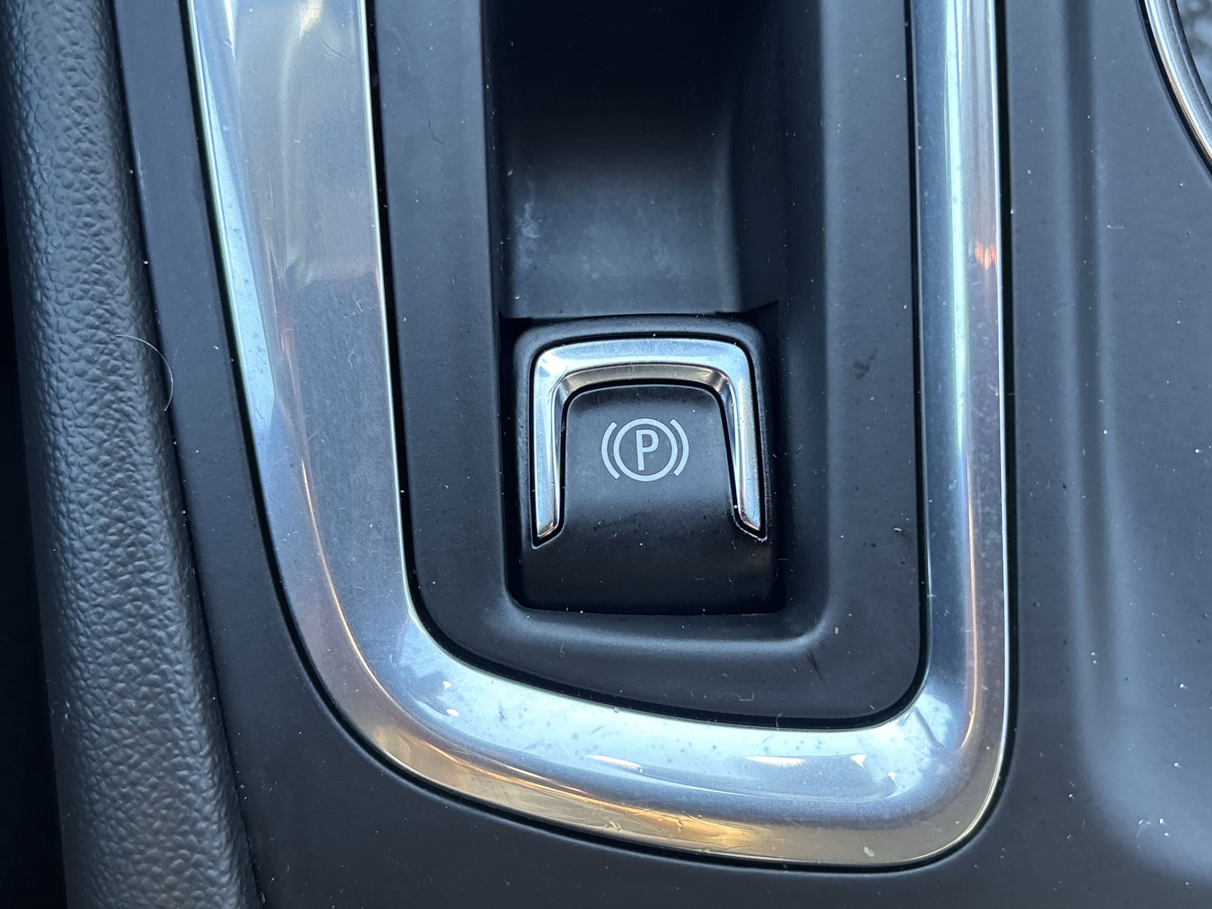 Used 2020 Chevrolet Equinox LT w/ Sport Edition image 28