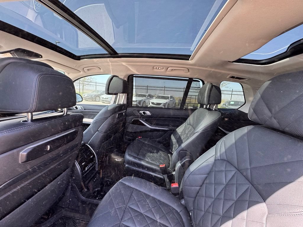 Used 2025 BMW X7 xDrive40i w/ Premium Package AWD/4WD image 3