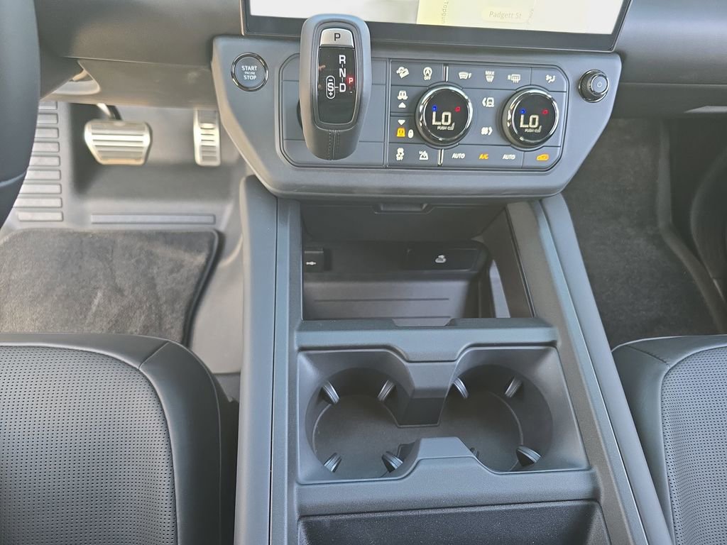 New 2026 Land Rover Defender 110 OCTA image 25
