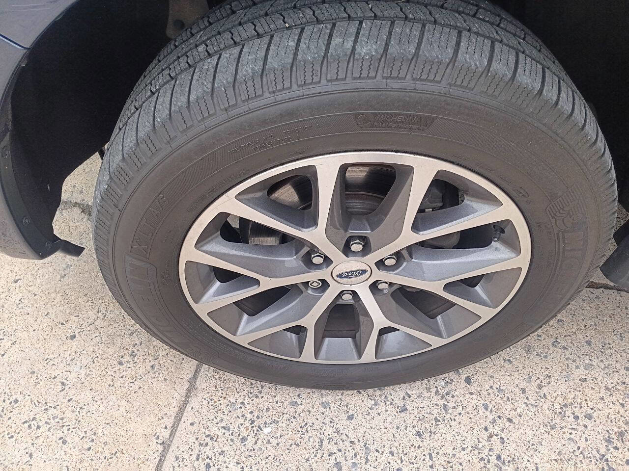 Used 2015 Ford Expedition XLT w/ Equipment Group 202A image 7