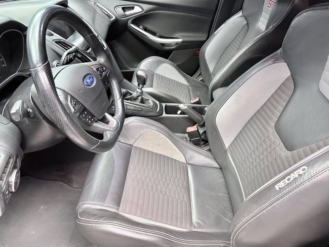 Used 2018 Ford Focus ST w/ Equipment Group 401A FWD image 10