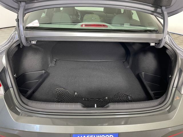 Certified 2025 Hyundai Elantra SE w/ Cargo Package image 18