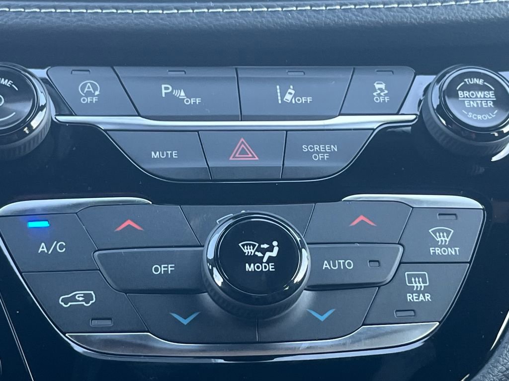 New 2026 Chrysler Pacifica Select image 4