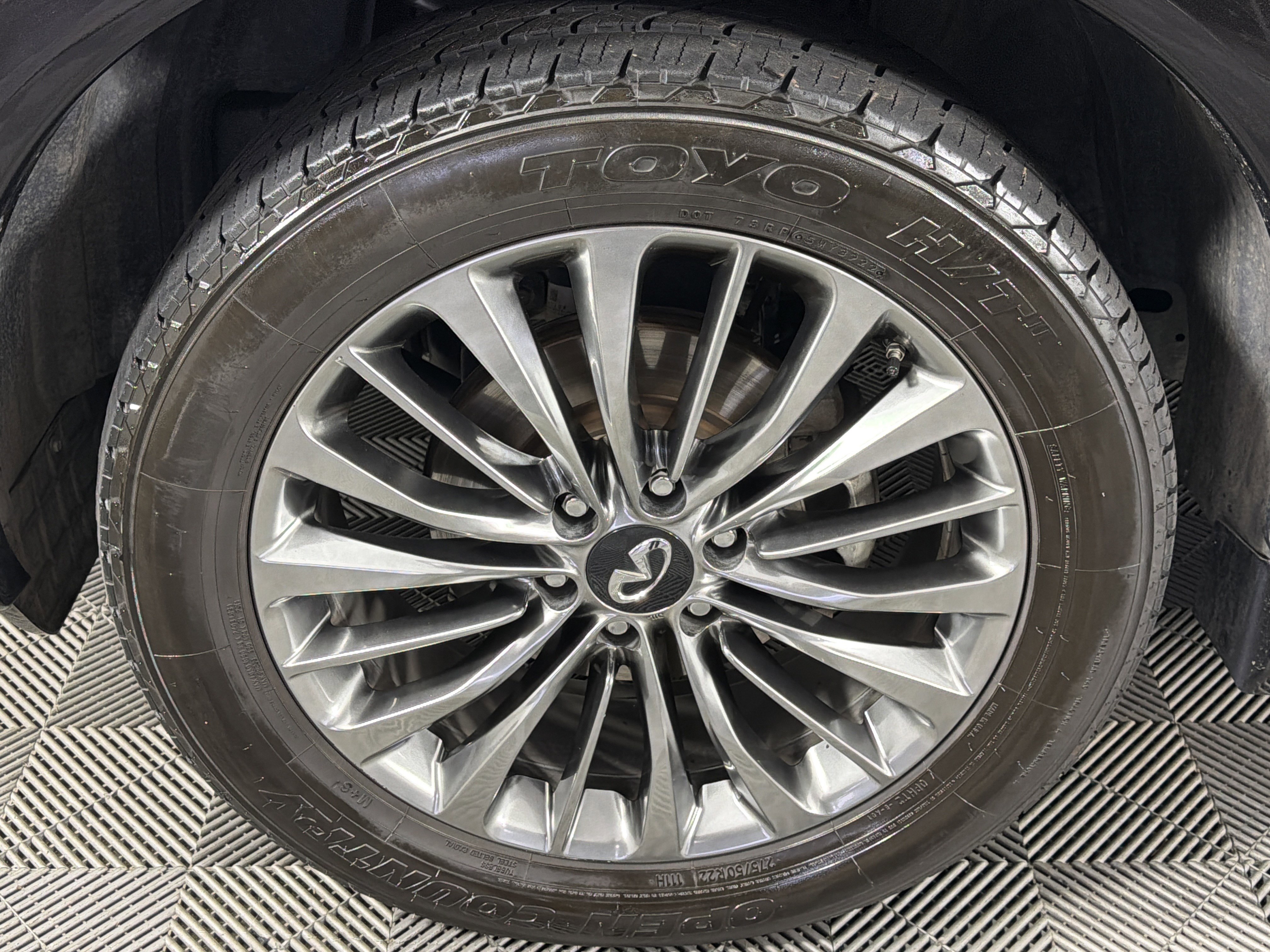Used 2018 INFINITI QX80 4WD w/ Driver Assistance Package image 6