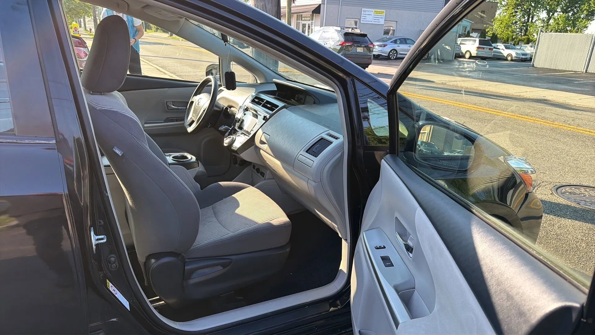 Used 2017 Toyota Prius V Three w/ Carpet Mat Package FWD image 25