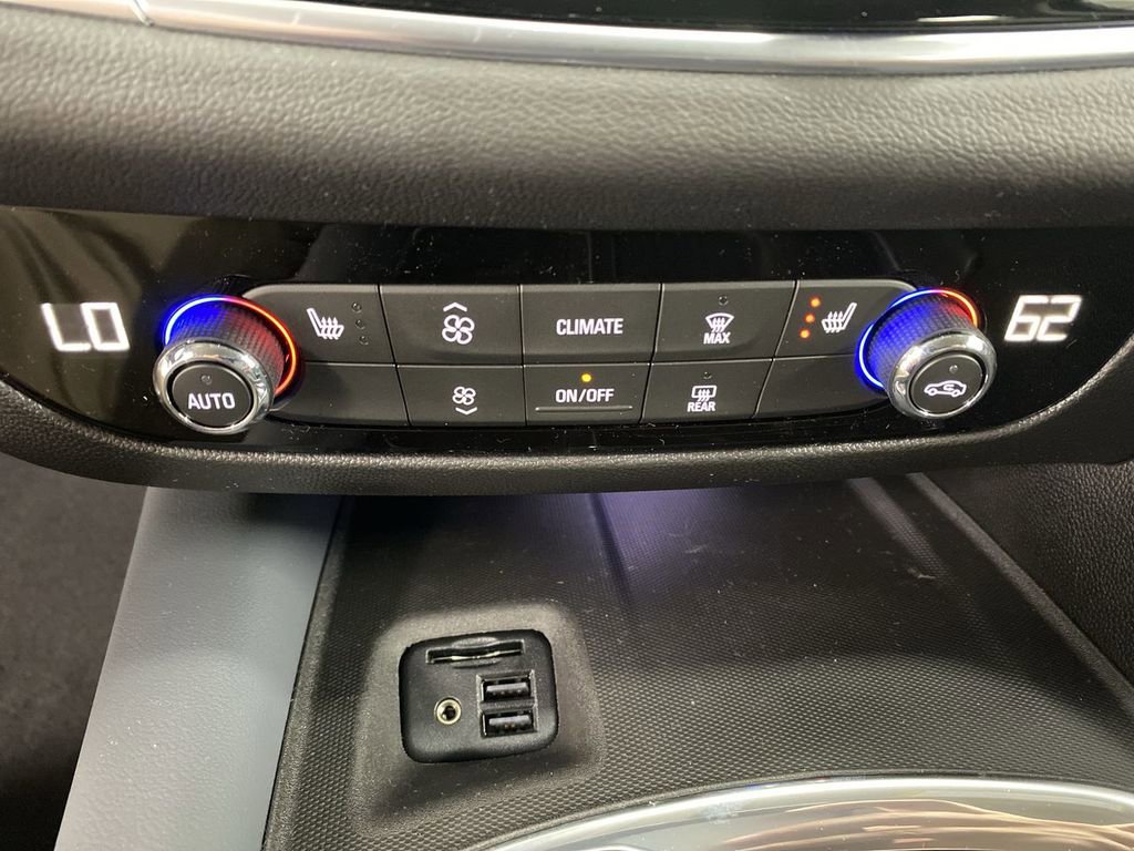 Used 2021 Buick Enclave Essence FWD image 18